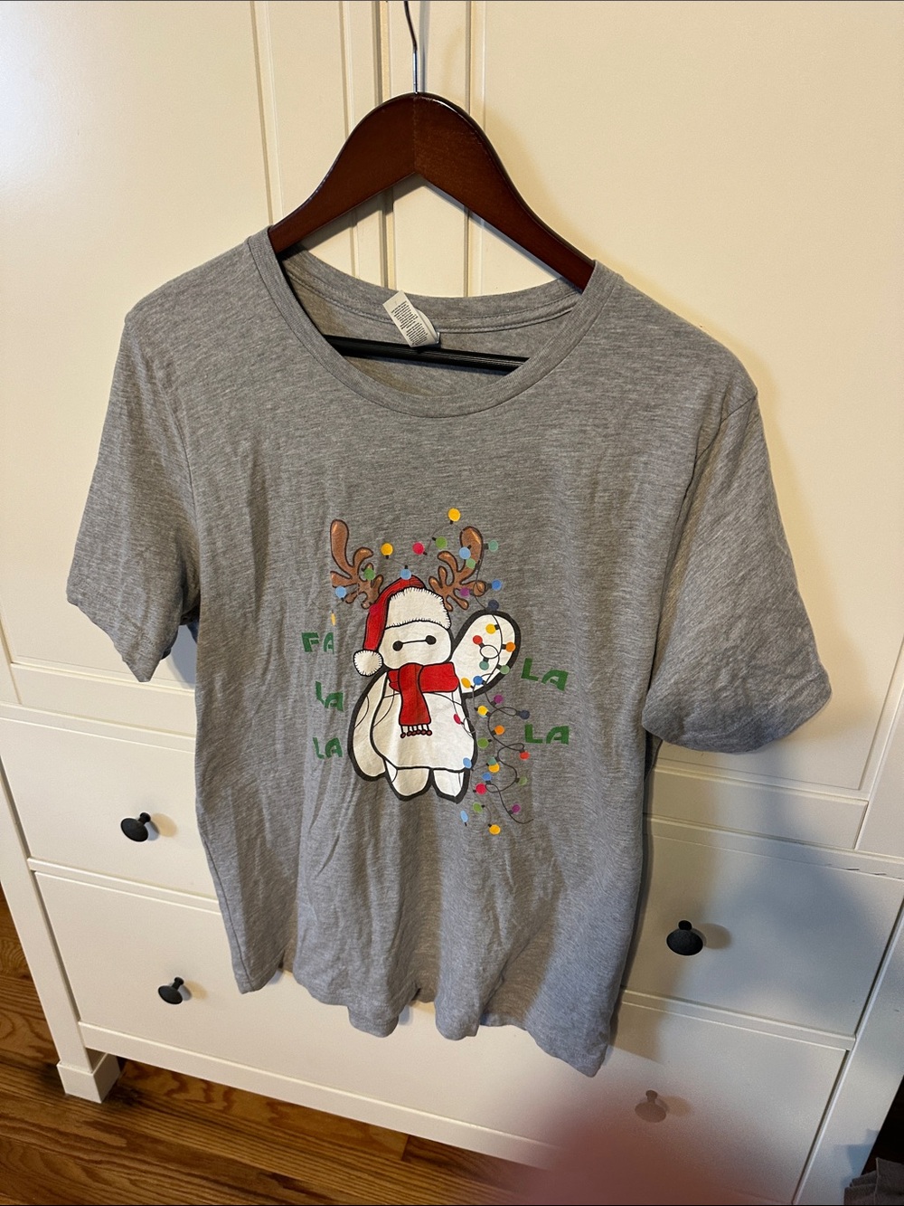 Kids Gray Holiday Graphic Tee with Festive Bear